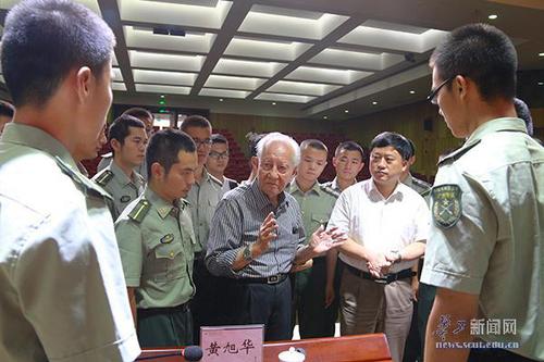 与学校国防生交流