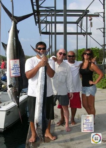 右2为利亚内斯。