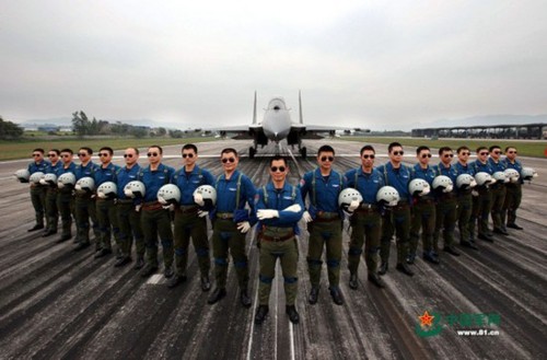 还等什么呢，赶紧参军加入这样的团队吧。刘应华 摄