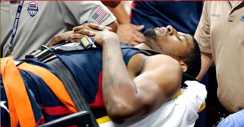 乔治腿部重伤被抬出5