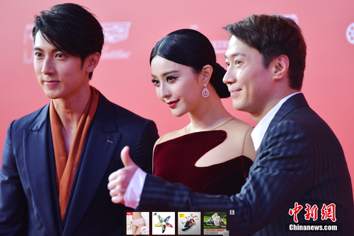 6月13日晚，第十八届上海国际电影节开幕式红毯仪式在上海大剧院举行，来自国内外的400多位电影人齐聚一堂，星光璀璨。 图为吴尊、范冰冰、黎明走红毯。 中新社发 袁婧 摄