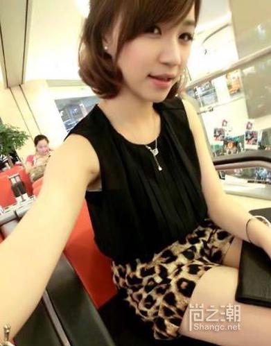 王思聪雪梨看演唱会曝雪梨来历私照 王思聪绯闻女友胸围PK