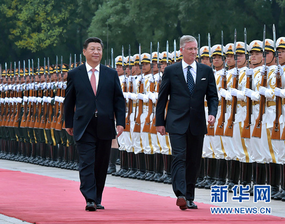 6月23日，国家主席习近平在北京人民大会堂同比利时国王菲利普举行会谈。这是会谈前，习近平在人民大会堂东门外广场举行仪式，欢迎菲利普访华。新华社记者 庞兴雷 摄1