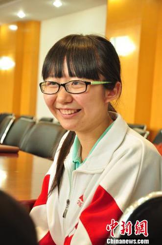 中国人民大学附属中学考生刘智昕以721分成为北京高考理科状元。　张雁晴　摄