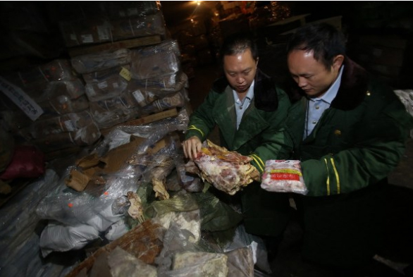 70后猪蹄等“僵尸肉”走私入境-泡椒凤爪成重灾区8