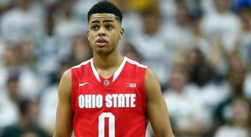 哥们你的眉毛亮了