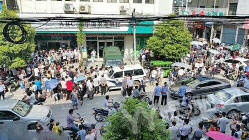 湖南银行门口枪击事件-一押款员开枪打伤青年2