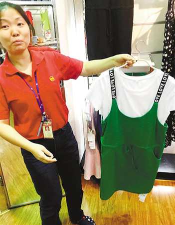 外籍模特偷衣被抓-金发美女好身材引发路人惊叹3