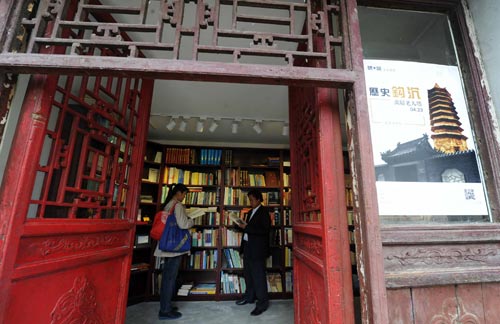 万松老人塔环境静谧而幽深(图片来源:新华社) 万松老人塔环境静谧而幽深(图片来源:新华社)