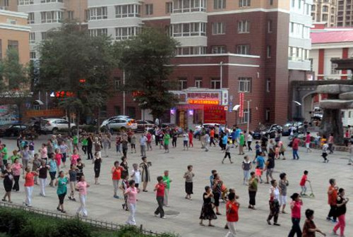 大妈跳广场舞致房价下跌-降价12万没人买2