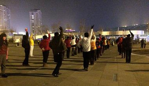 大妈跳广场舞致房价下跌-降价12万没人买6