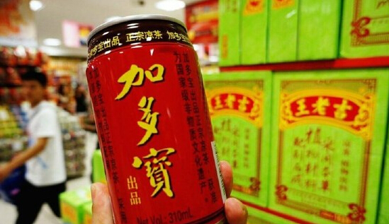 广州王老吉大健康产业有限公司27日举行新闻发布会通报，北京高院日前对王老吉起诉加多宝“七连冠”广告语虚假宣传案做出了“驳回加多宝上诉，维持原判”的终审判决。这是2012年广药集团胜诉王老吉商标仲裁案后，王老吉和加多宝一系列纠纷案件迎来的第一个终审判决，败诉方加多宝将为“七连冠”广告语付出300万元的赔偿。