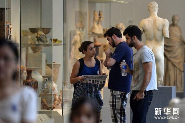 7月28日，参观者在美国纽约大都