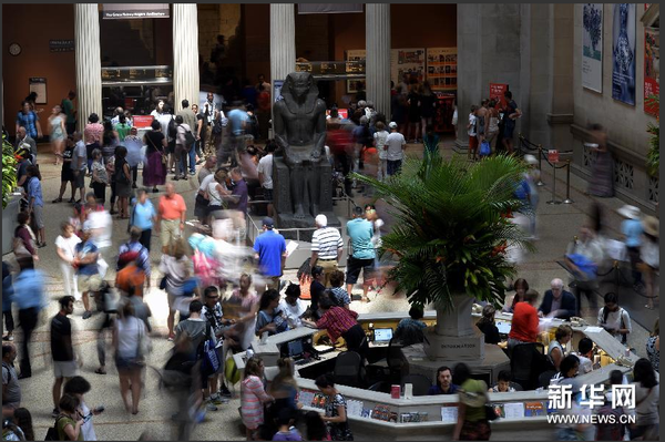 7月28日，参观者在美国纽约大都会艺