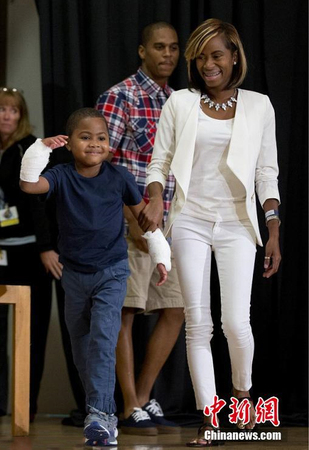 美国8岁男孩成功移植双手-为年龄最小案例3