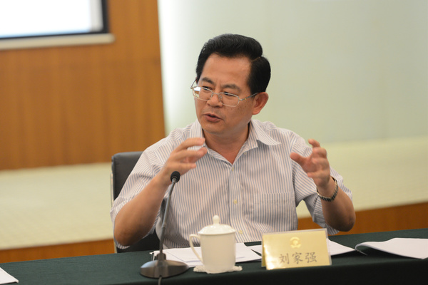 全国政协副秘书长、京昆室副主任对京剧现状进行主持发言