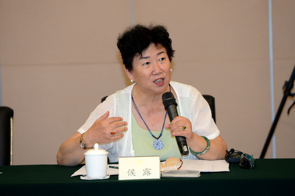 全国政协委员、京昆室委员侯露提出发展戏曲应当设立戏曲频道