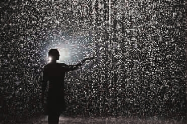 ■ 在即将到来的9月，观众可以在上海的《雨屋》中，尽情拍摄属于自己的唯美艺术照