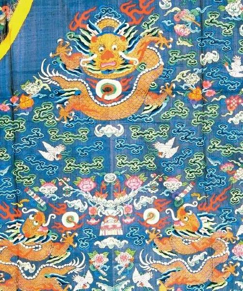 清蓝地缂丝云龙常服袍料局