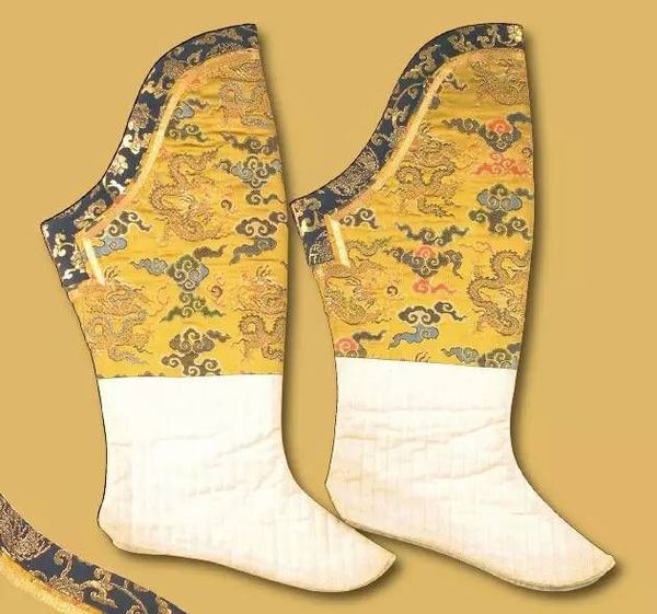 清白布湘色边高腰棉袜 袜腰上织有精致的云龙纹