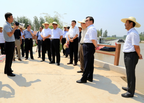 考察南阳镇王苏白优质鱼项目基地 考察南阳镇王苏白优质鱼项目基地