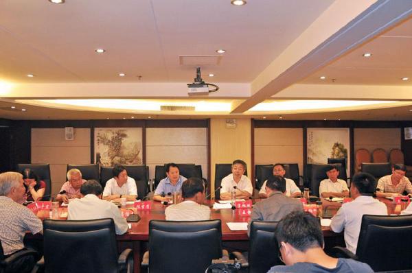 湖北省政协开展“大别山革命老区振兴发展”调研。