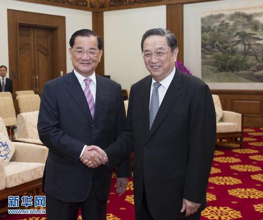 8月31日，中共中央政治局常委、全国政协主席俞正声在北京会见来京参加中国人民抗日战争暨世界反法西斯战争胜利70周年纪念活动的连战等台湾各界代表人士。新华社记者王晔摄1