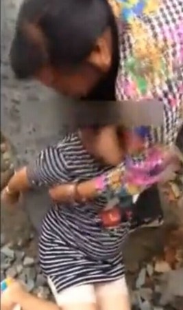 浙江孕妇被绑铁柱上 遭男子肆意暴打(组图)