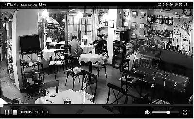 　　一家在“俺瞧瞧”进行直播的咖啡厅内，视野覆盖了该店一半以上的面积 视频截图