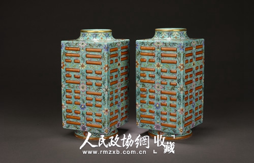 乾隆松石绿地洋彩洋花八卦纹琮式瓶一对_副本 乾隆松石绿地洋彩洋花八卦纹琮式瓶一对_副本