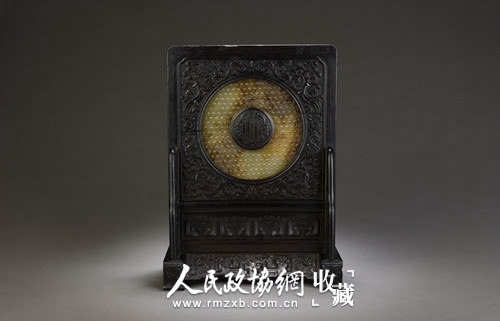 清乾隆紫檀嵌汉代玉璧插屏_副本 清乾隆紫檀嵌汉代玉璧插屏_副本