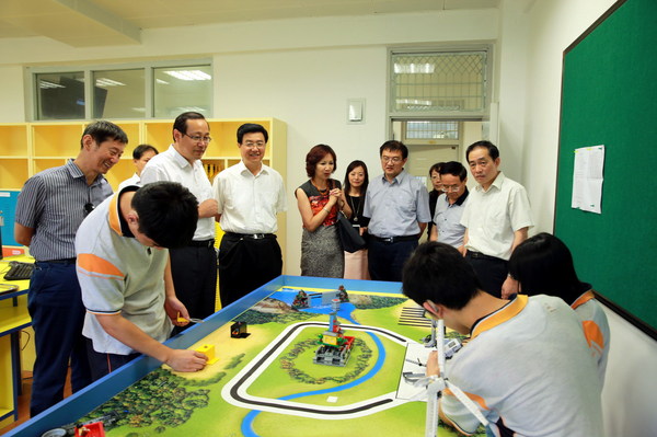 江苏省政协领导走访慰问特殊教育院校