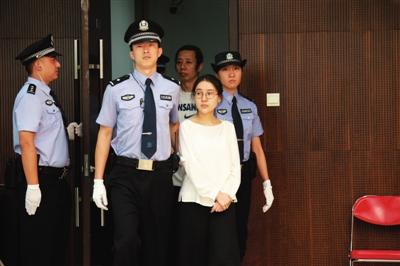 郭美美一审被判5年 起底郭美美干爹及涉赌炫富性交易真相