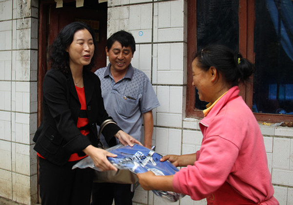 毕节市黔西县支部赴红林乡开展“一对一精准扶贫到户”工作