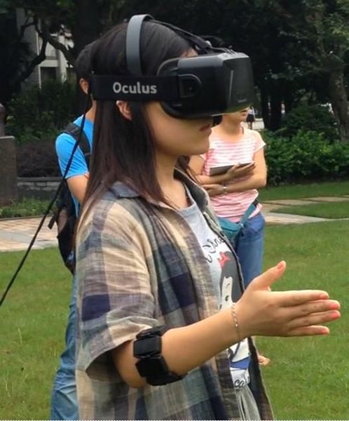 复旦学生造出意念手势协同控制无人机(图)1