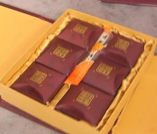 古董月饼10年未坏 专家：防腐剂放太多（图）