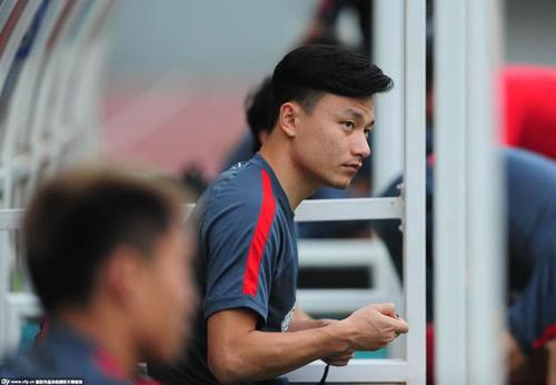 前两场，佩兰一直把郜林放在替补席，这次直接放弃了