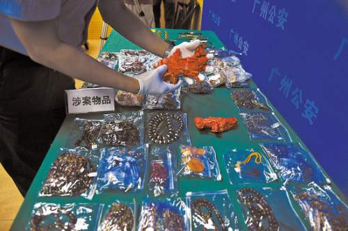 贼偷碧玺以为石头-500万宝物险丢垃圾桶2