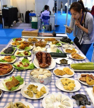 夫妻做满汉全席-12年花2000多万做石雕“满汉全席”4