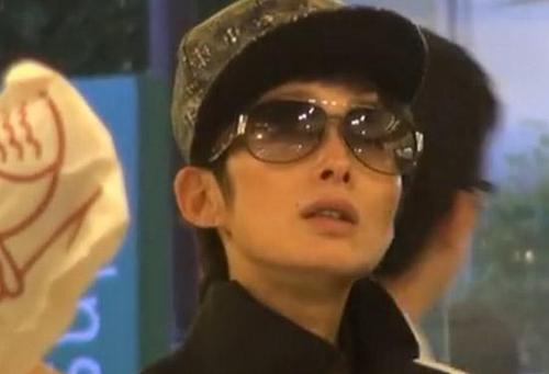 47岁息影女星张敏现身 戴帽子墨镜竟然无人认