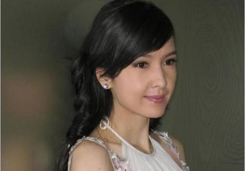 1967年出生的周慧敏，永远不老的玉女掌门人。