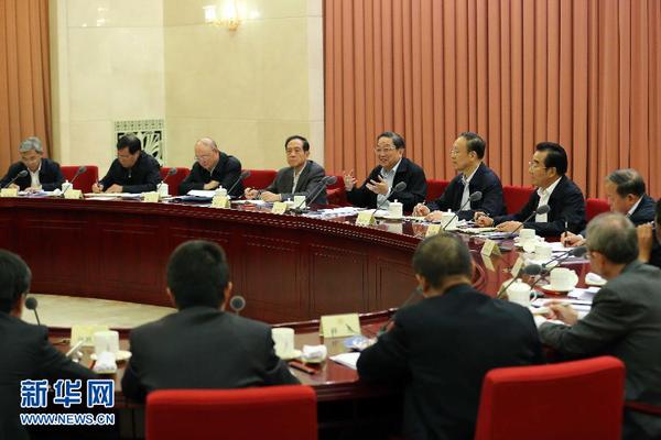 10月8日，全国政协在北京召开第39次双周协商座谈会，围绕“转基因农产品的机遇与风险”建言献策。全国政协主席俞正声主持会议并讲话。新华社记者 刘卫兵 摄
