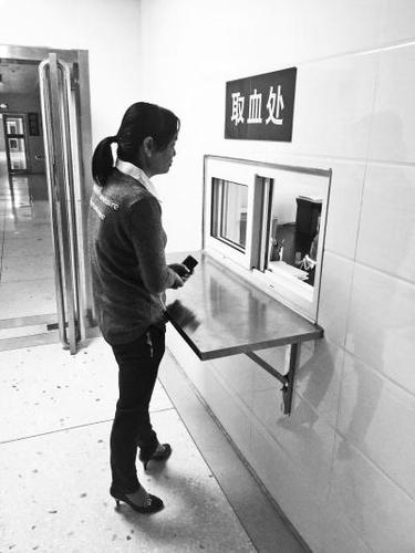 河南栾川献血车被城管拖走 当地医院严重缺血