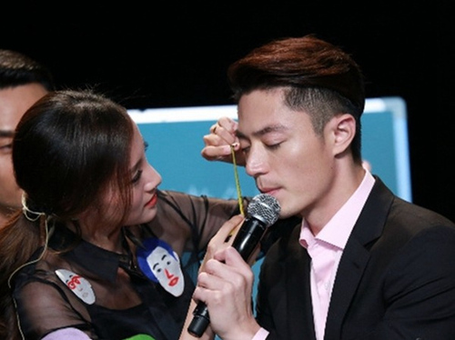 霍建华睫毛长度达1.7厘米 网友大呼不科学