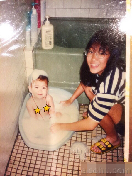 昆凌晒旧照眉清目秀：想看小周周像不像自己