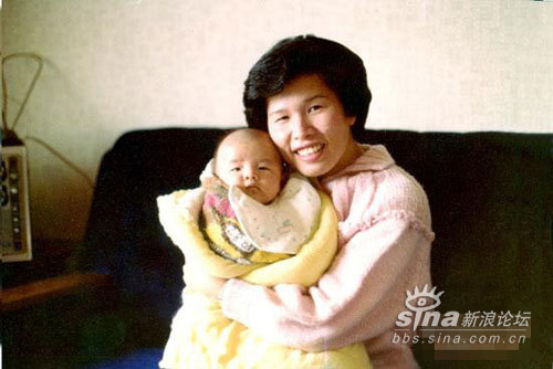 周杰伦罕见成长照曝光 腼腆青涩酷劲初显