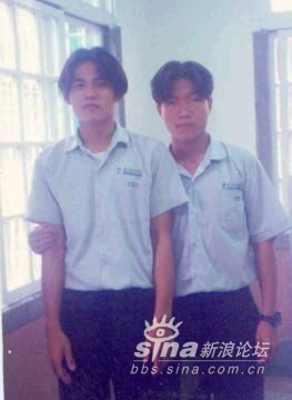 周杰伦罕见成长照曝光 腼腆青涩酷劲初显