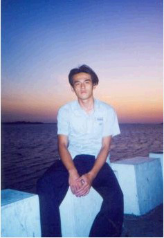 周杰伦罕见成长照曝光 腼腆青涩酷劲初显