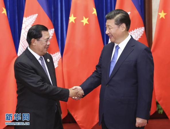 习近平会见柬埔寨首相洪森