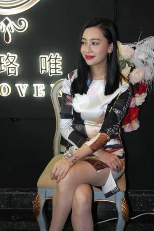 冯家妹跨界成为珠宝设计师